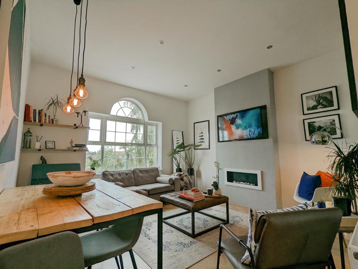 Spacious, Mid-Century 1 Bedroom Apartment Quedgeley Eksteriør billede