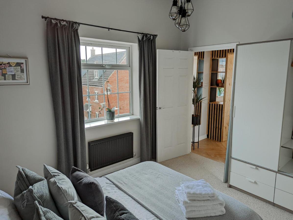 Spacious, Mid-Century 1 Bedroom Apartment Quedgeley Eksteriør billede