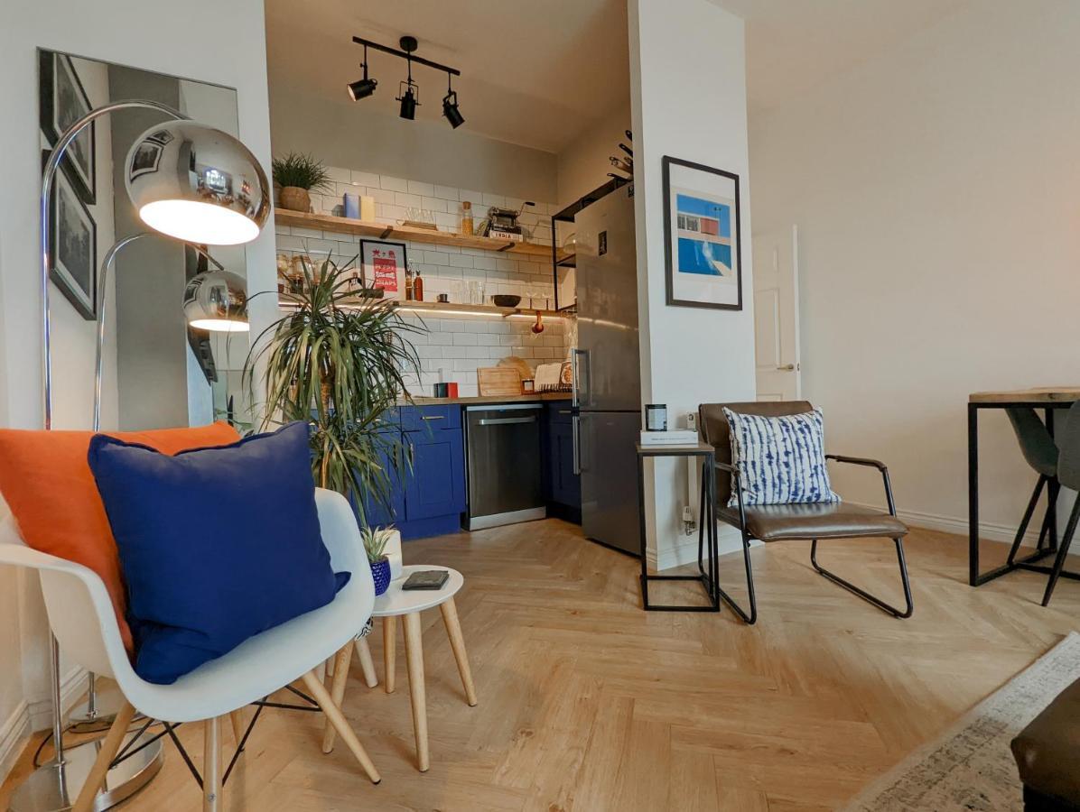 Spacious, Mid-Century 1 Bedroom Apartment Quedgeley Eksteriør billede